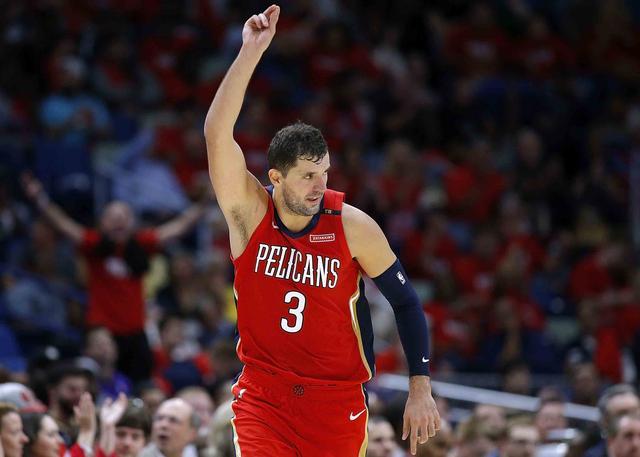 塞尔维亚队观众热烈欢呼!,穆古鲁扎迎来十二赛季出色发挥上演精彩一战-爱游戏